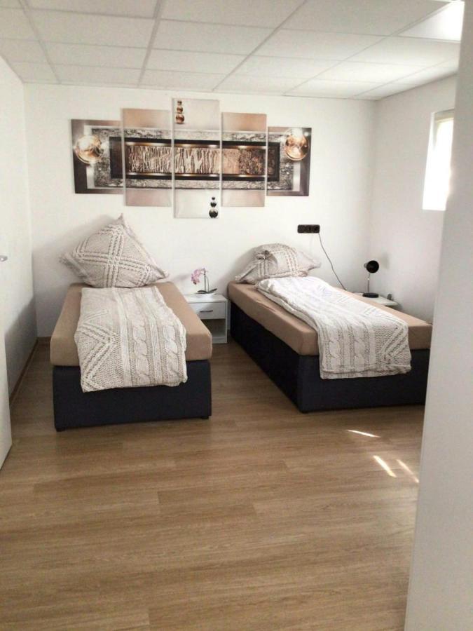 Apartments Rhona III Und IV Neunkirchen City 外观 照片